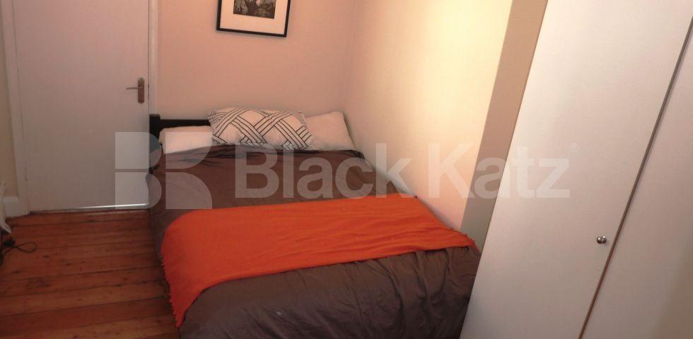 			IDEAL FOR 2 SHARERS!, 1 Bedroom, 1 bath, 1 reception Flat			 Britannia Street, KINGS CROSS-RUSSELL SQUARE